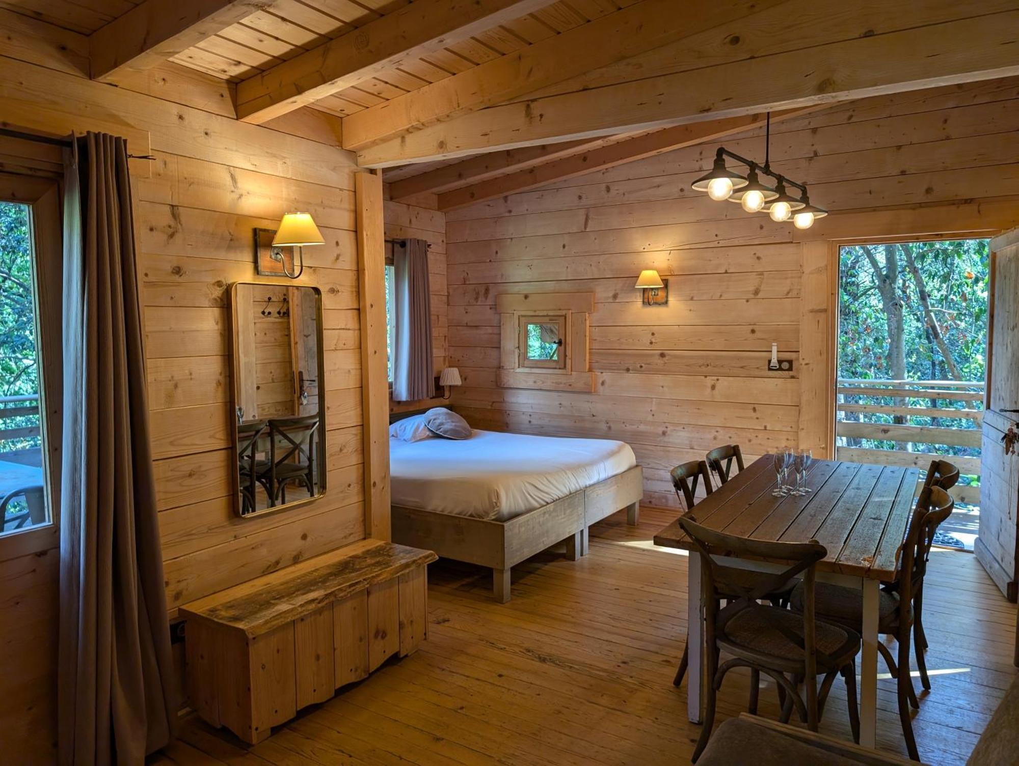 Les Cabanes Dans Les Bois Logis Hotel Villedubert Ngoại thất bức ảnh