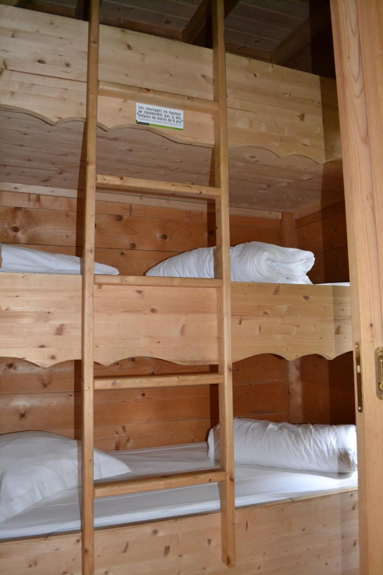 Les Cabanes Dans Les Bois Logis Hotel Villedubert Ngoại thất bức ảnh