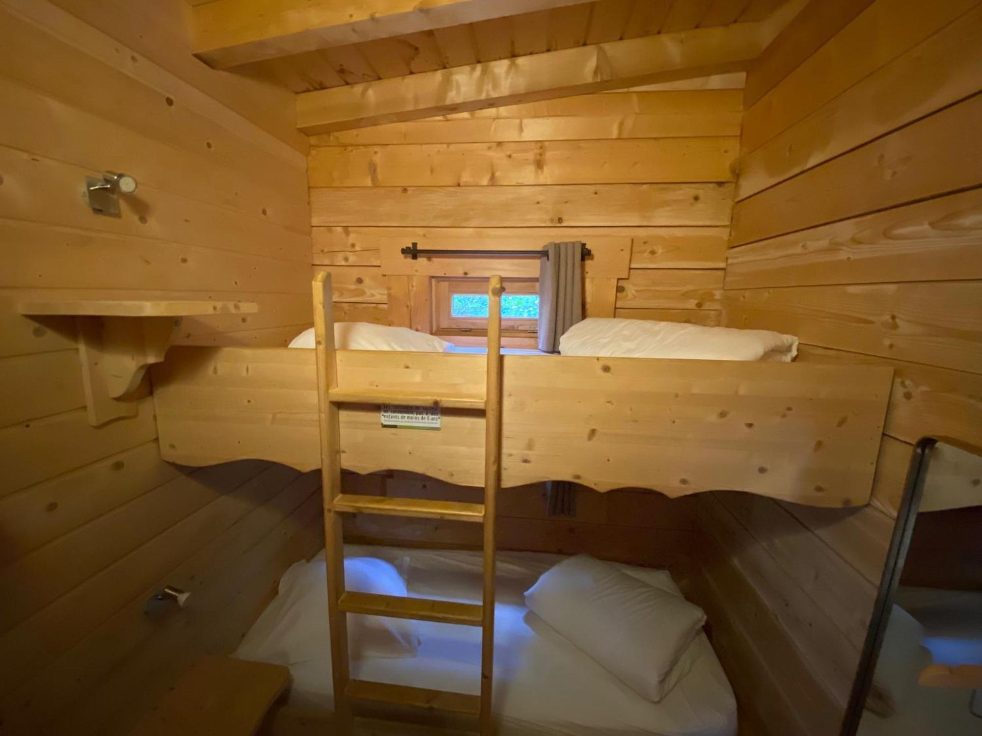 Les Cabanes Dans Les Bois Logis Hotel Villedubert Ngoại thất bức ảnh