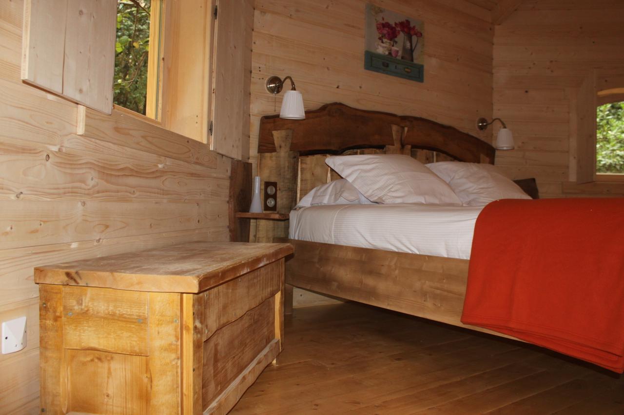 Les Cabanes Dans Les Bois Logis Hotel Villedubert Ngoại thất bức ảnh